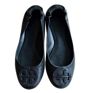 $225 TORY BURCH Reva Ballet Flats Pebbled Leather Logo Medallion Black SZ 6M EUC